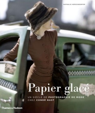 Affiche exposition Papier Glacé. Palais Galliera. Musée de la Mode de la ville de Paris. 2014